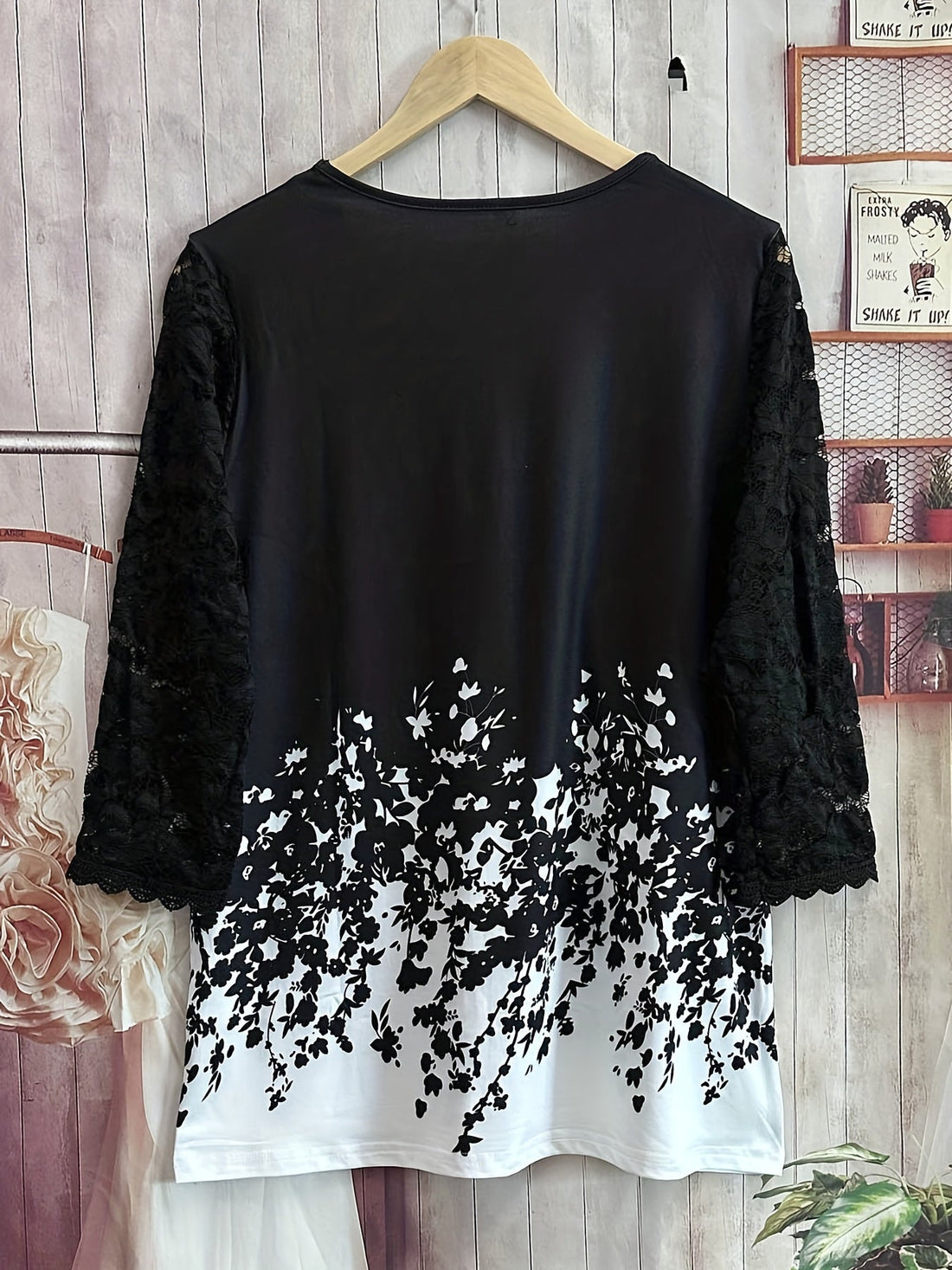 Floral Print Contrast Lace T-shirt, V Neck Half Sleeve T-Shirt, Casual Every Day Tops