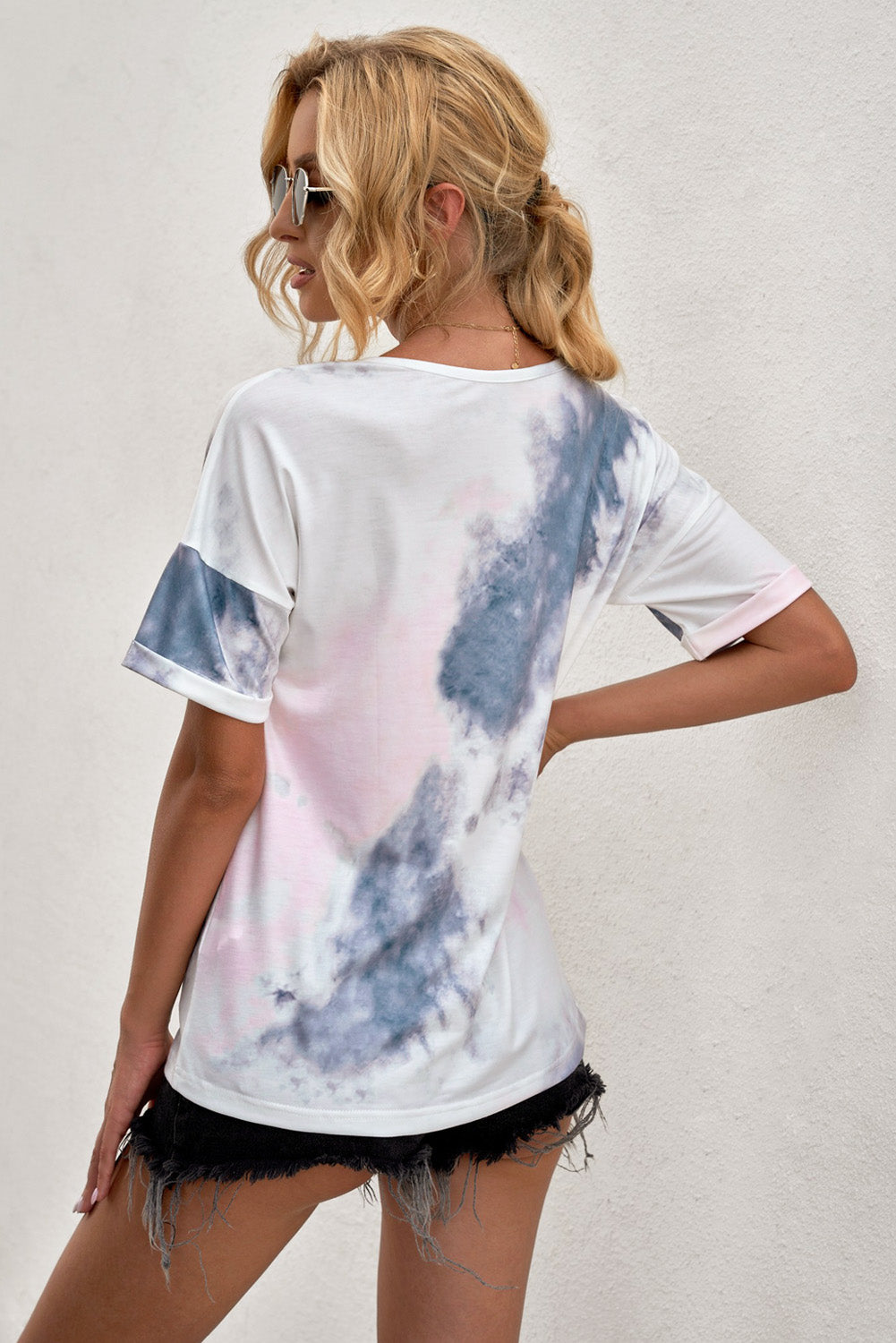 BE HAPPY Graphic Round Neck Tee