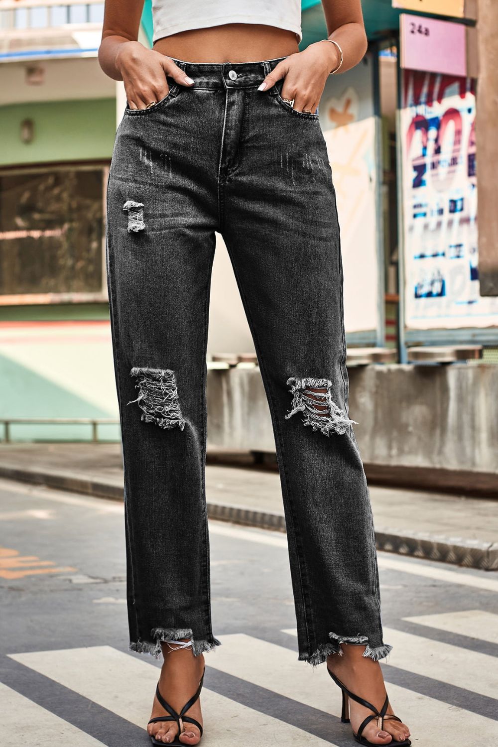 Distresssed Buttoned Loose Fit Jeans